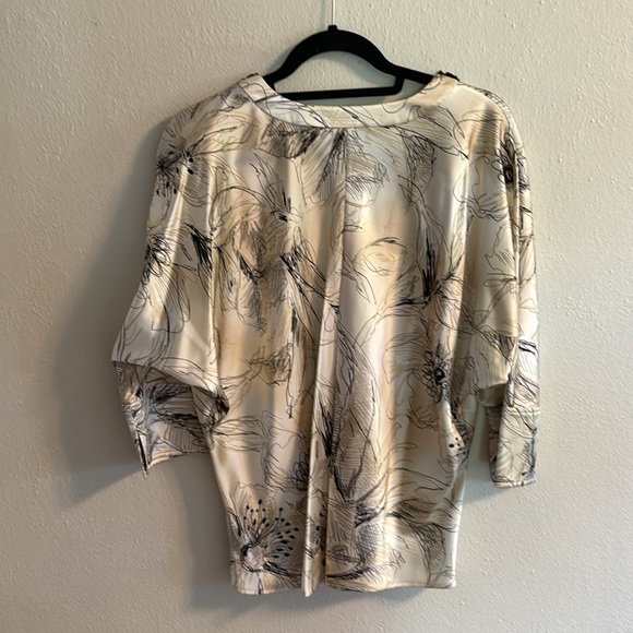 St. John couture silk blouse medium - Picture 5 of 6